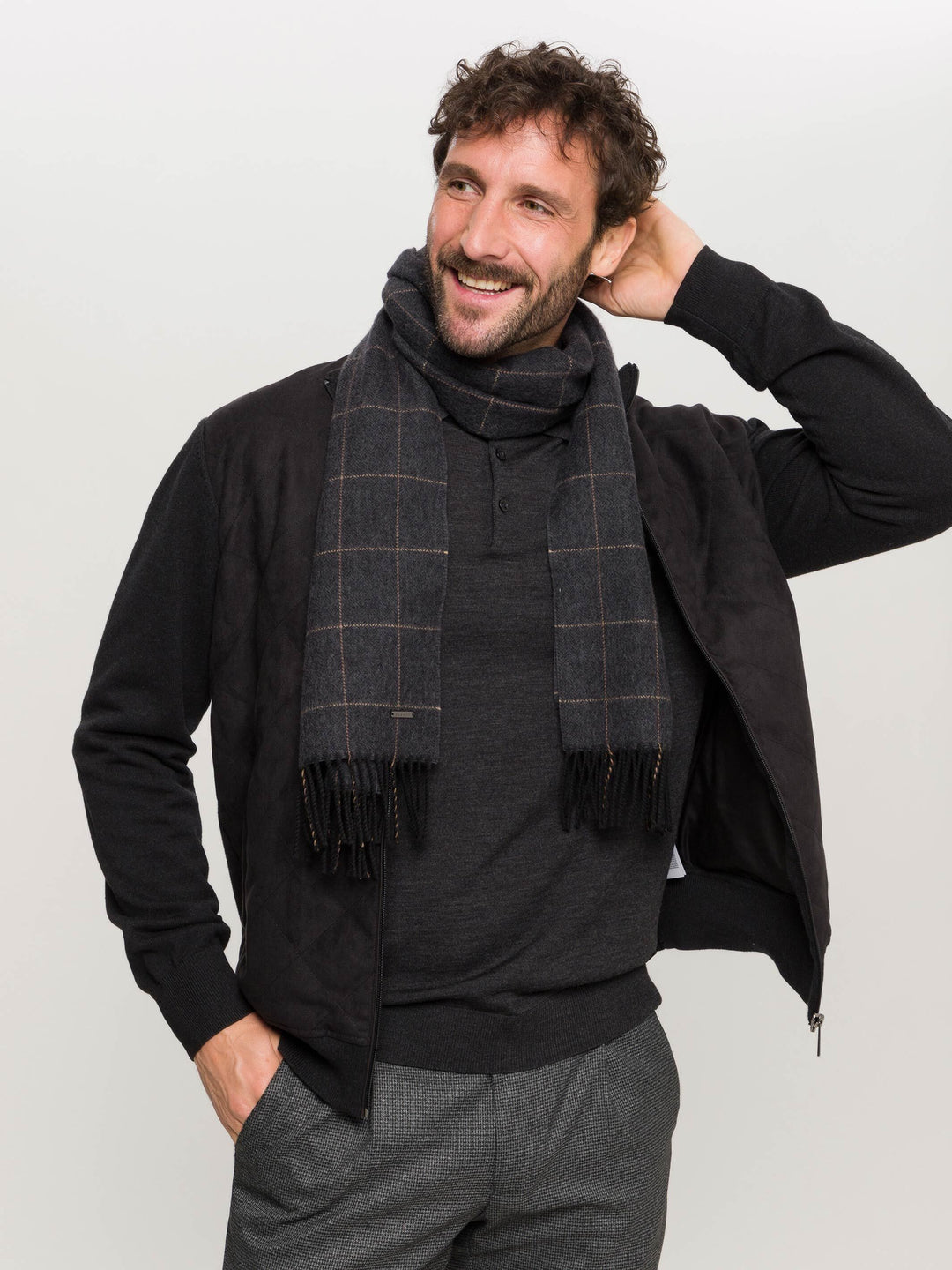 Eleganter bugatti Webschal aus reiner Wolle