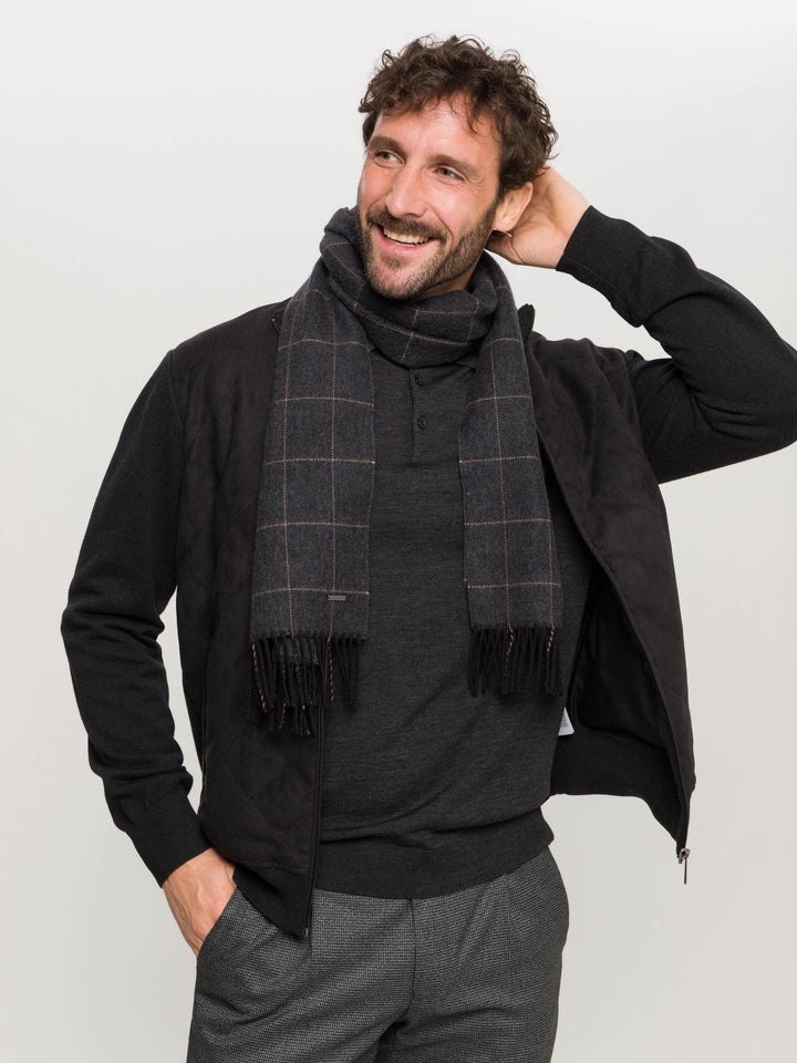 Eleganter bugatti Webschal aus reiner Wolle