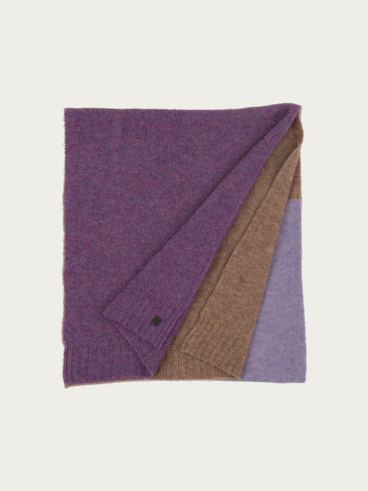 Gestrickter Schal mit Blockstreifen