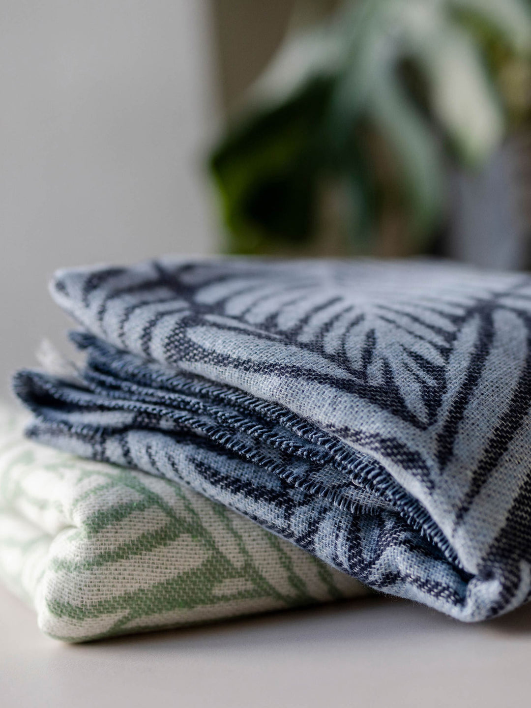 Decke mit Blätter-Design - Made in Germany
