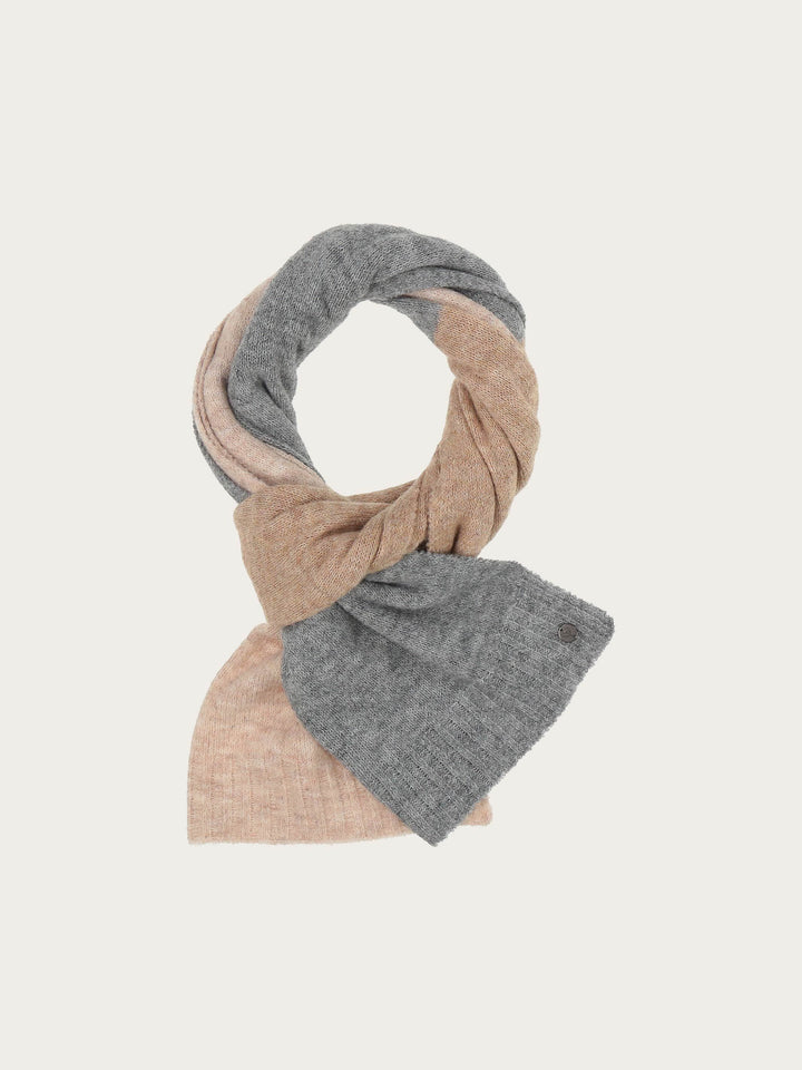 Gestrickter Schal mit Blockstreifen