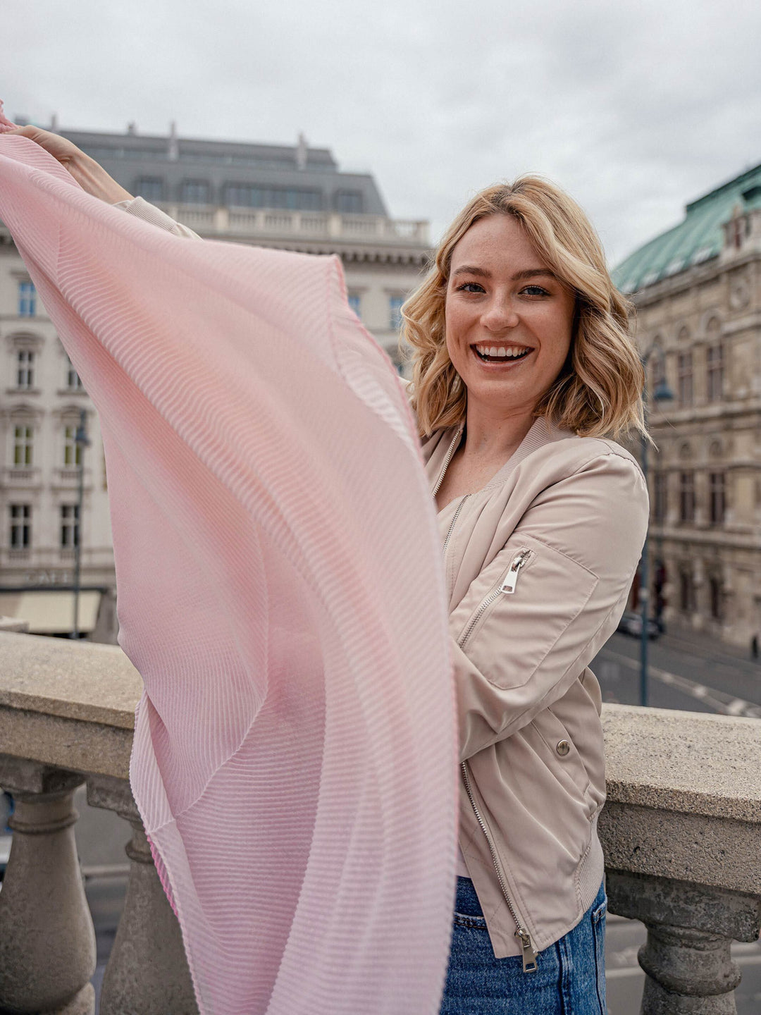 Plissee-Stola mit Ombré-Effekt