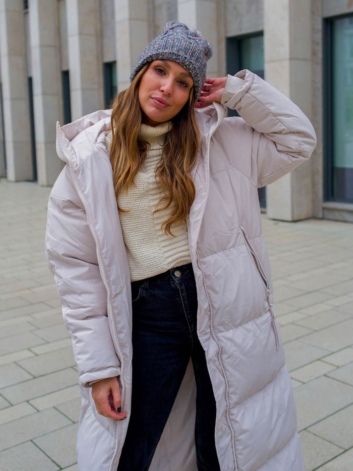 Melierte Strickmütze mit Zopfmuster