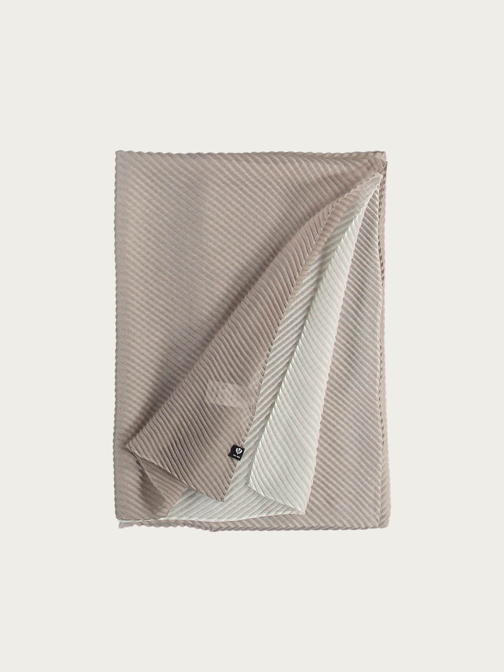 Plissee-Stola mit Ombré-Effekt