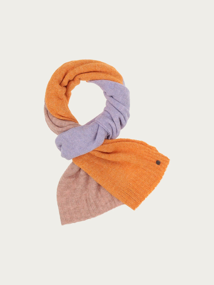 Gestrickter Schal mit Blockstreifen