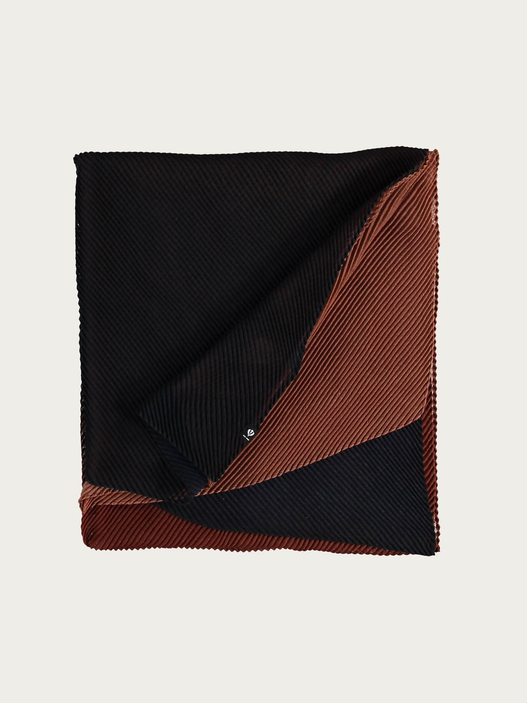 Plissee-Stola mit Ombré-Effekt