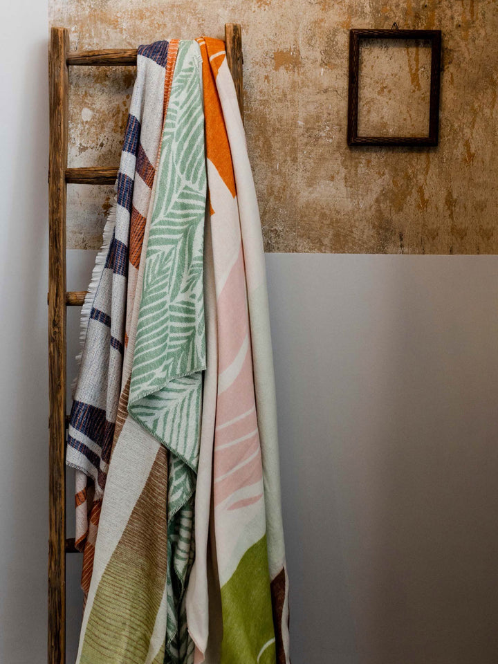 Cashmink-Decke mit Kieselstein-Design - Made in Germany