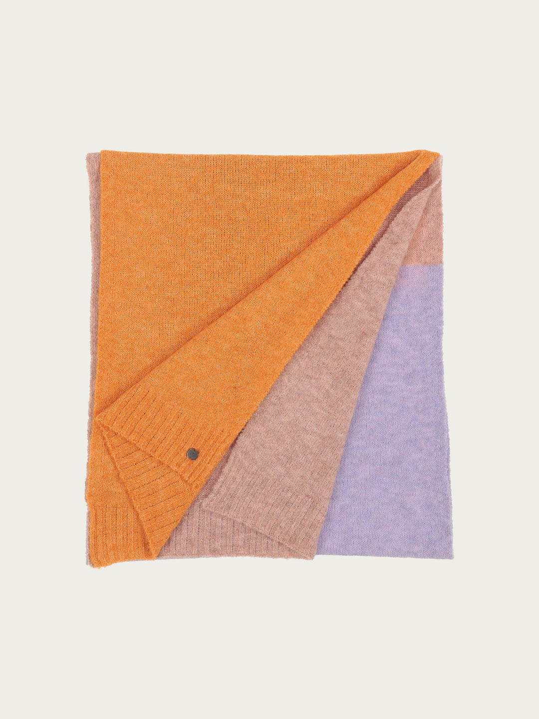 Gestrickter Schal mit Blockstreifen