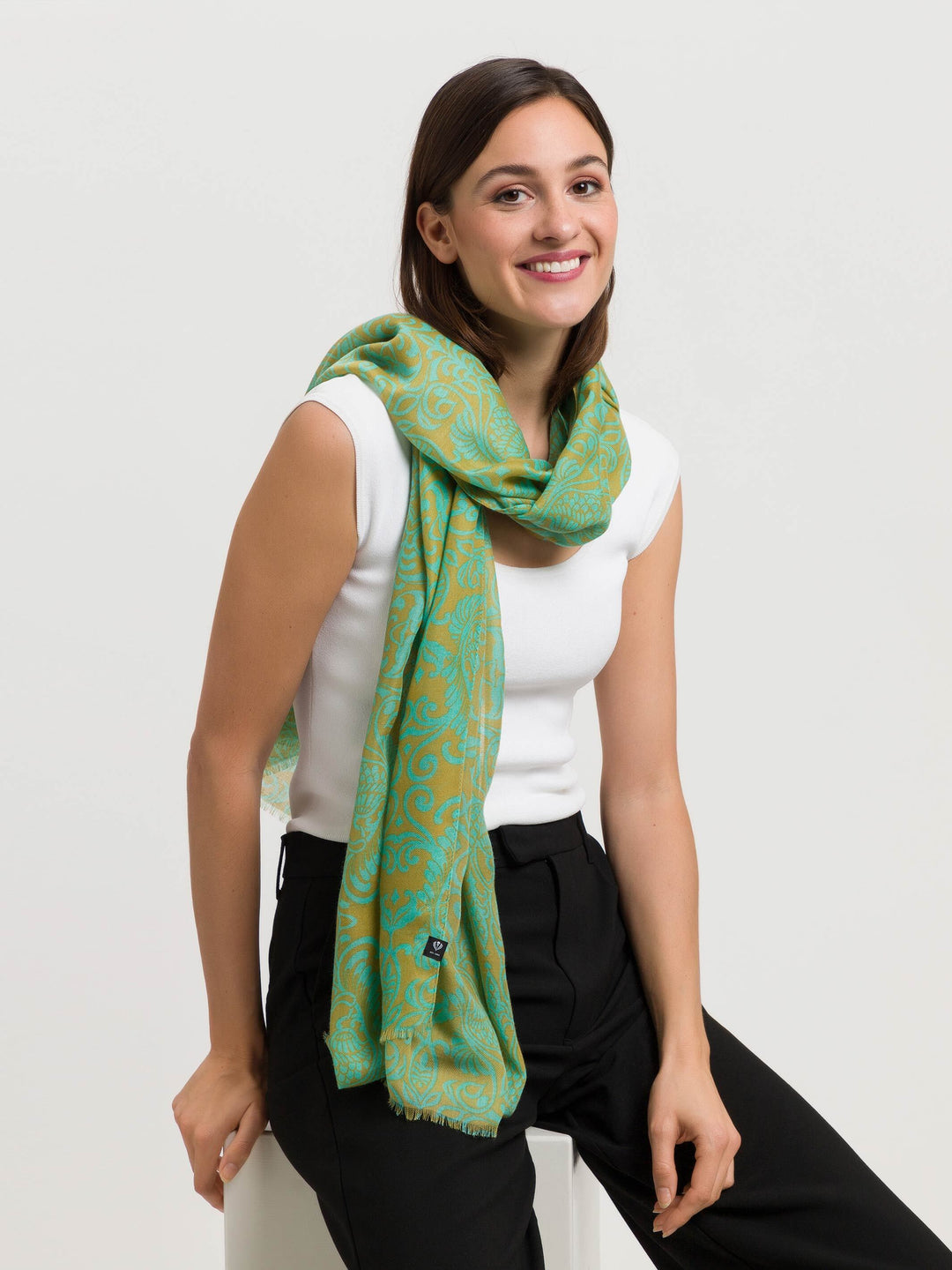 Sustainability Edition - Schal mit Ranken-Design