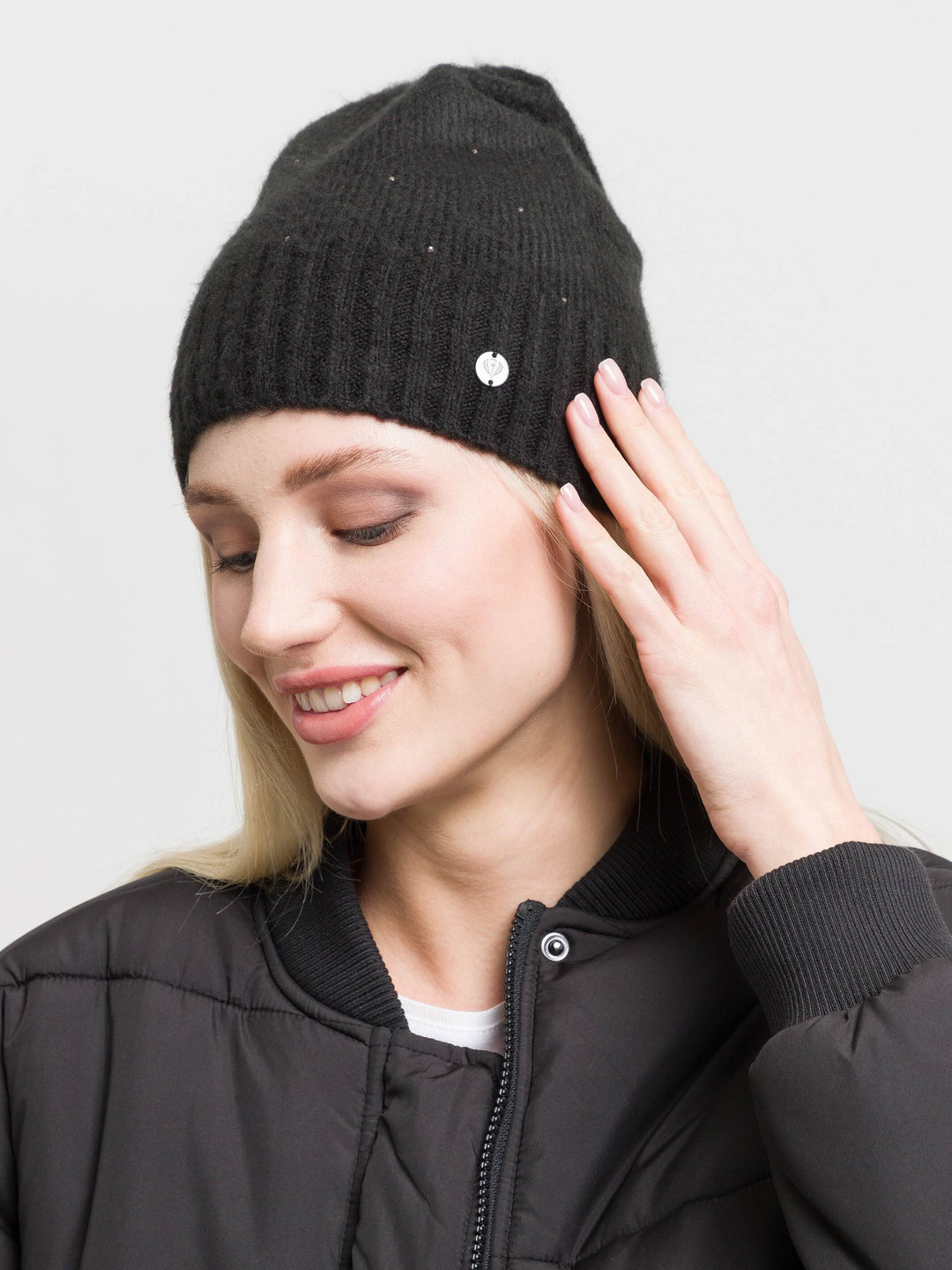 Strickmütze mit Glitzersteinen