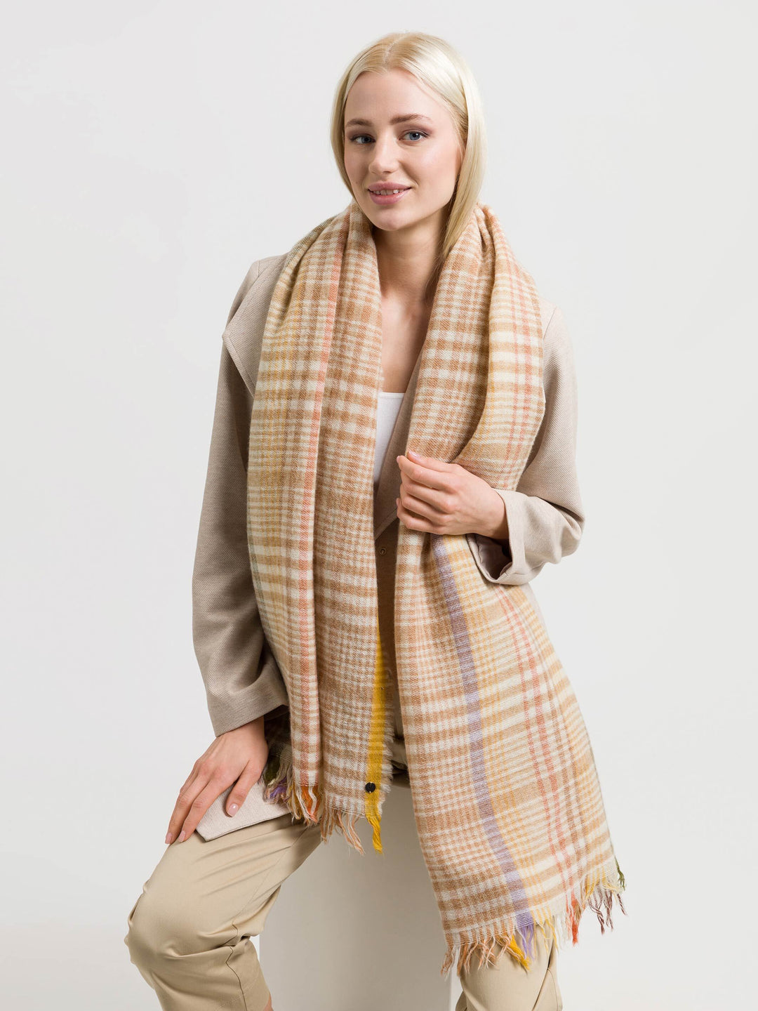 Karierter Schal mit Highlight-Streifen in Wollmischung