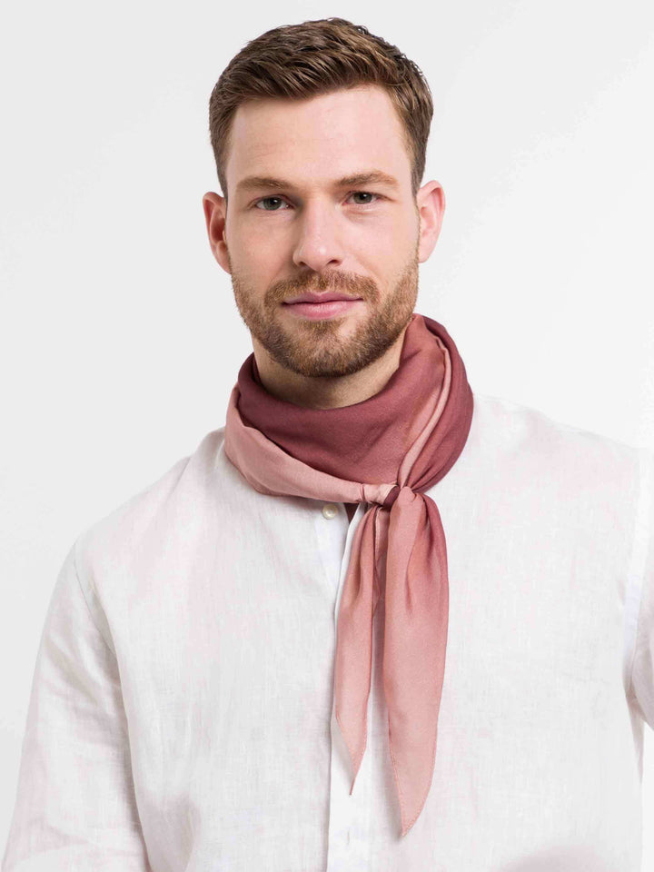 Elegantes bugatti Dreieckstuch mit Ombré-Effekt