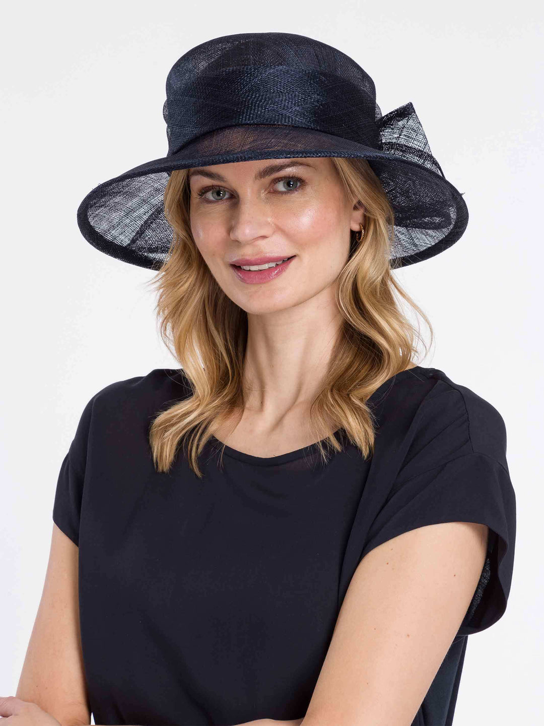 Eleganter Loevenich Matelot Hut mit großer Sinamay Schleife