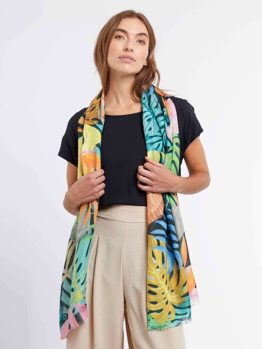 Sustainability Collection - Schal mit buntem Blatt-Design aus Viskose