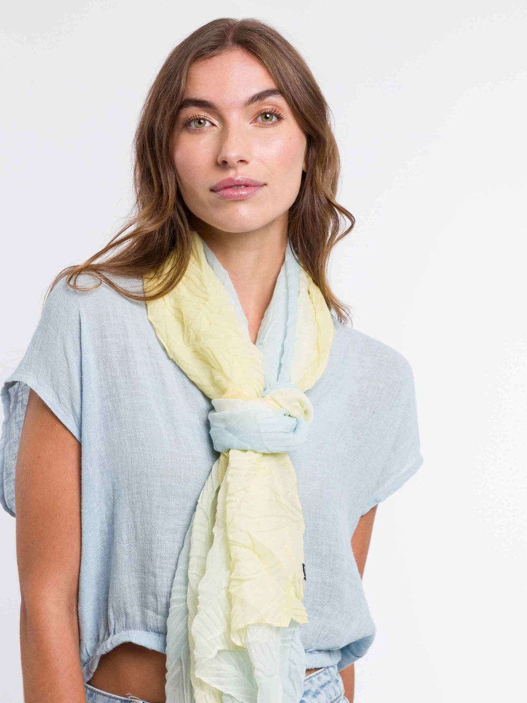 Plissee-Schal mit Farbverlauf