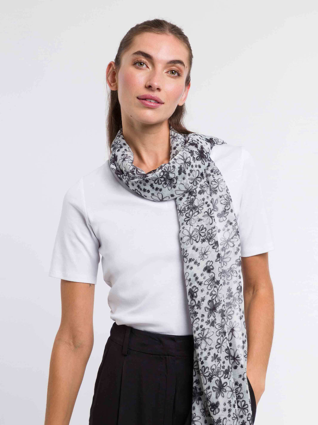 Sustainability Collection - Schal mit Blümchen-Design