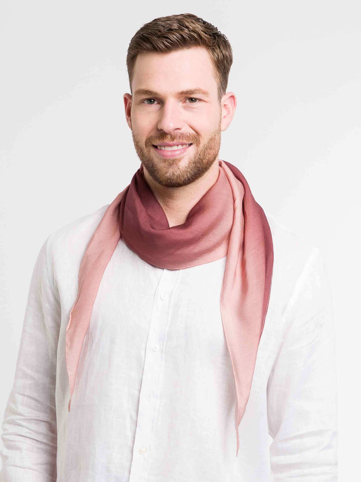 Elegantes bugatti Dreieckstuch mit Ombré-Effekt