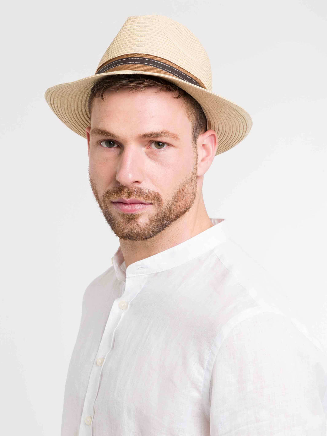 Einfarbiger bugatti Sommer-Fedora mit Leder-Hutband
