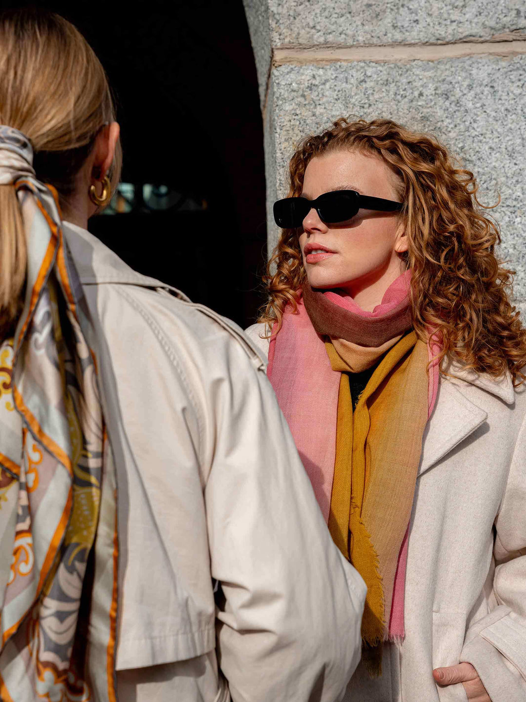 Seidentuch mit rustikalem Tier- und Pflanzenprint