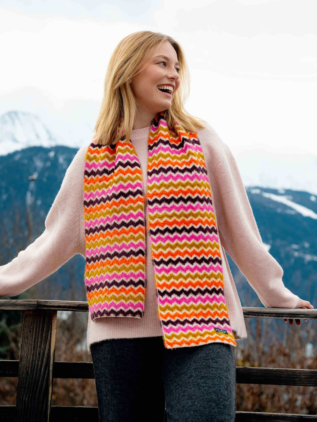 Cashmink-Schal im Retro-Zickzack-Design