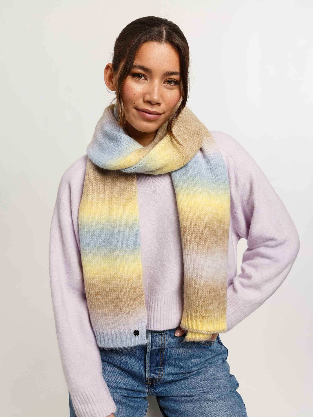 Regenbogen-Strickschal mit Farbverlauf