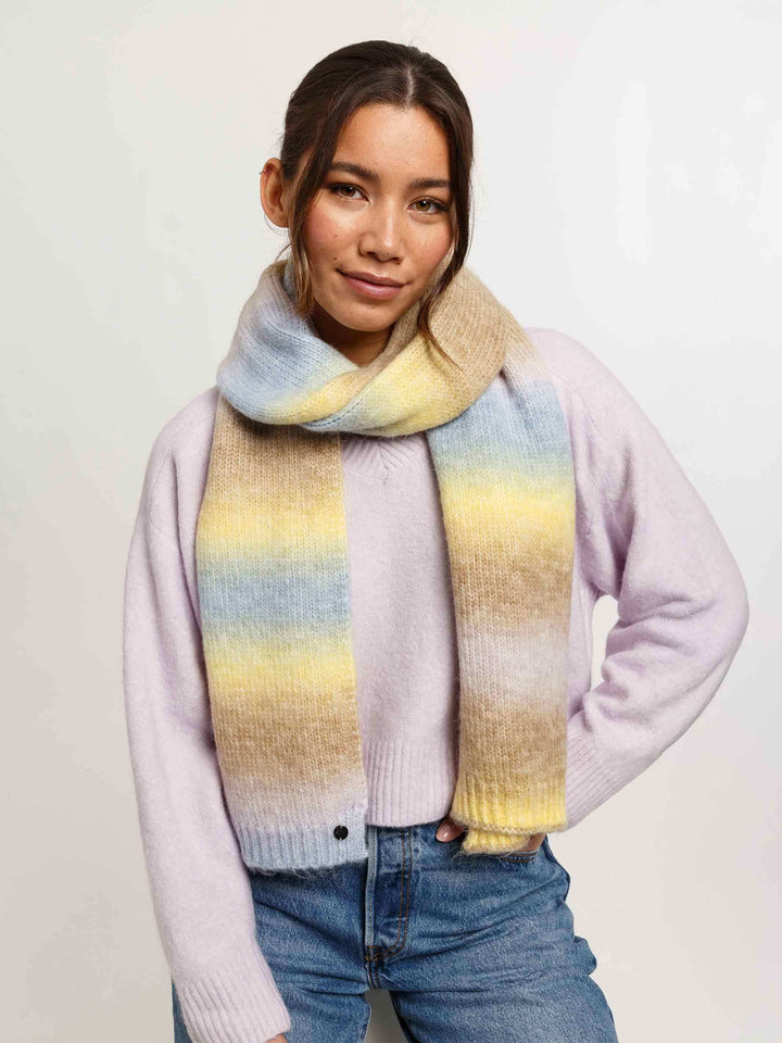 Regenbogen-Strickschal mit Farbverlauf