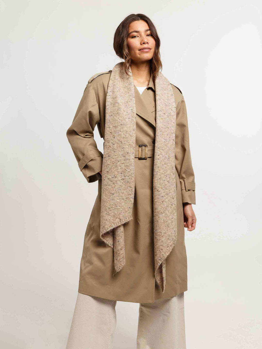 Melierter Strickschal mit Glitzer im Bias Cut