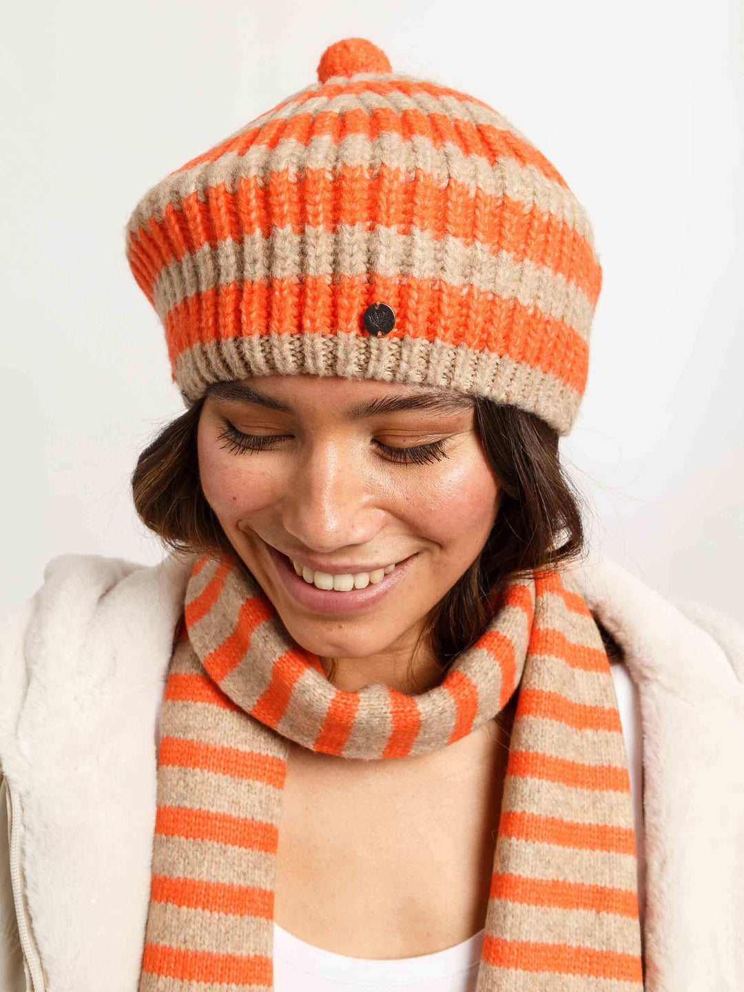 Gestreiftes Béret mit Bommel