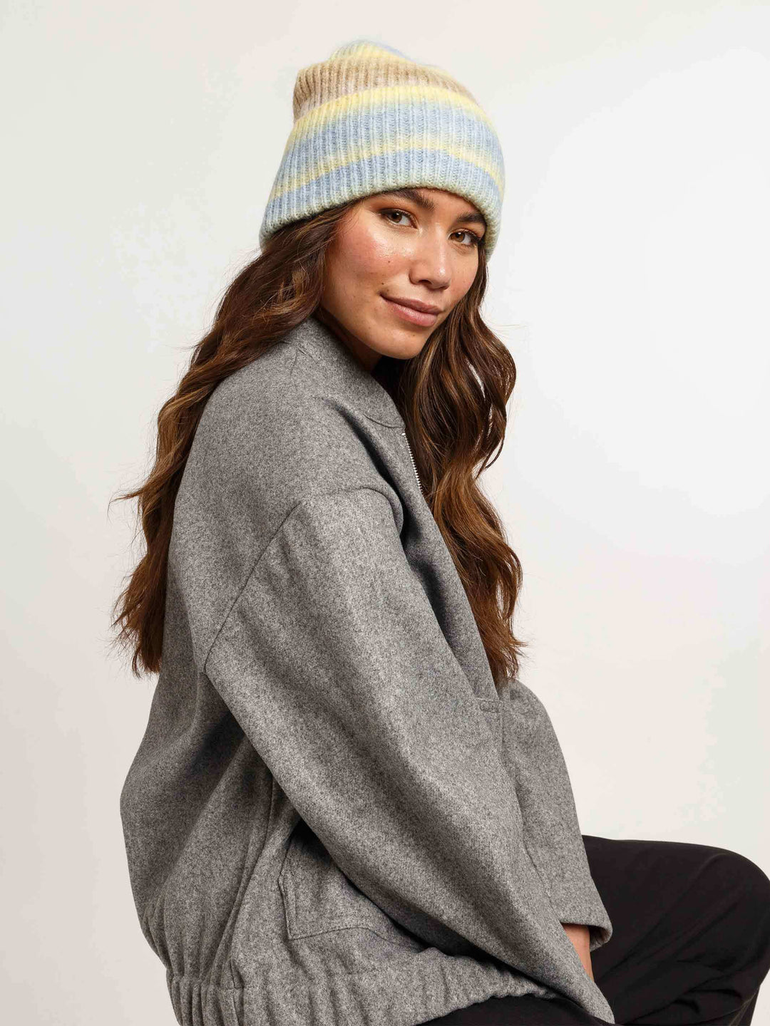 Regenbogen-Strickmütze mit Farbverlauf