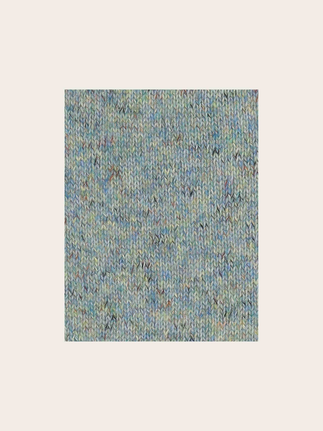 Melierter Strickschal mit Glitzer im Bias Cut