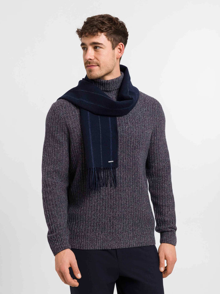 Einfarbiger bugatti Schal mit feinen farblichen Streifen