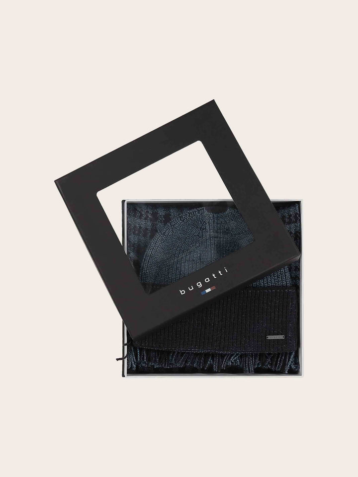 bugatti Geschenkset Beanie und Raschelschal mit klassichem Karo aus Polyacryl