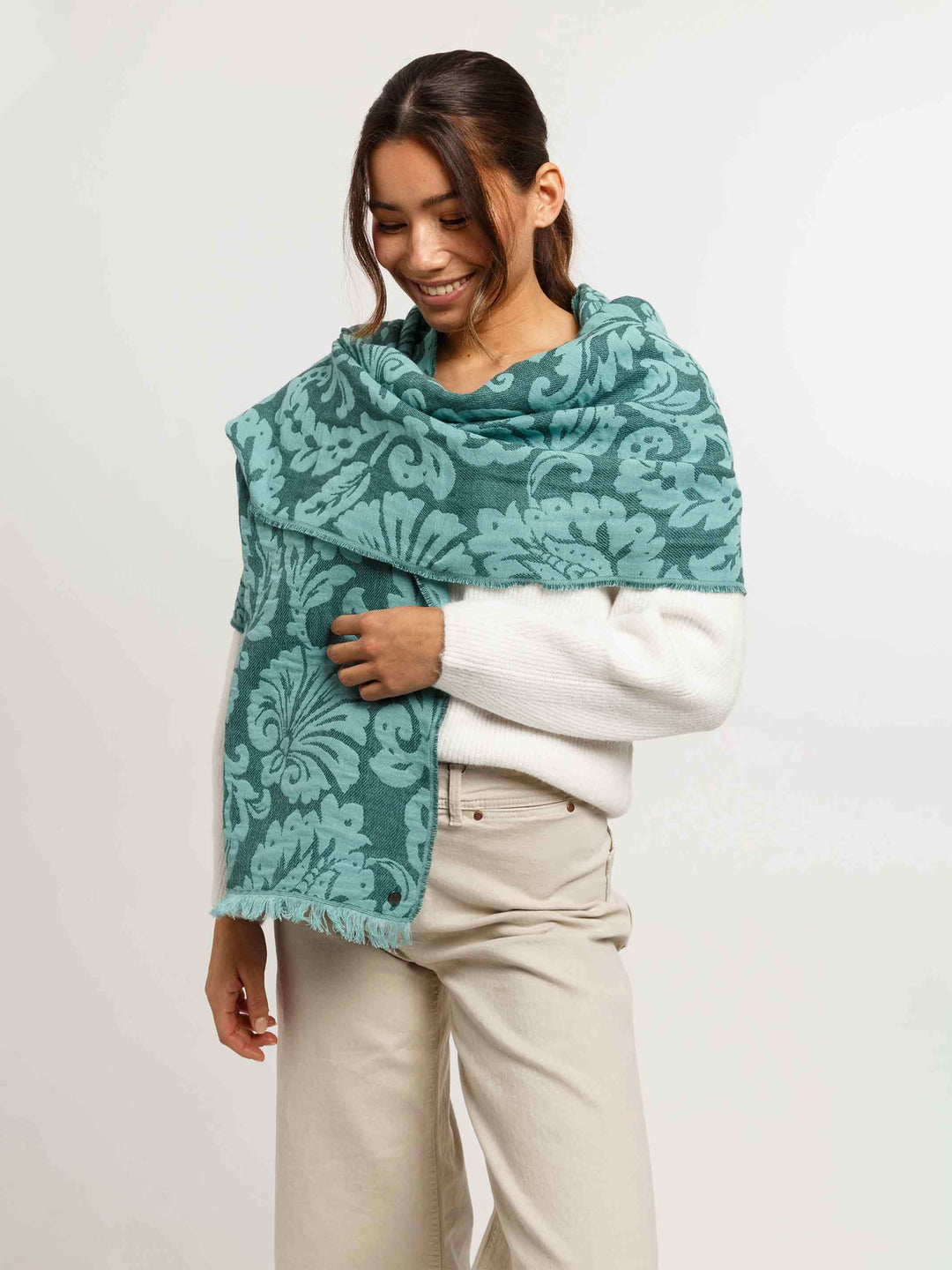 Stola mit Ranken-Muster in Baumwolle-Wolle-Mischung