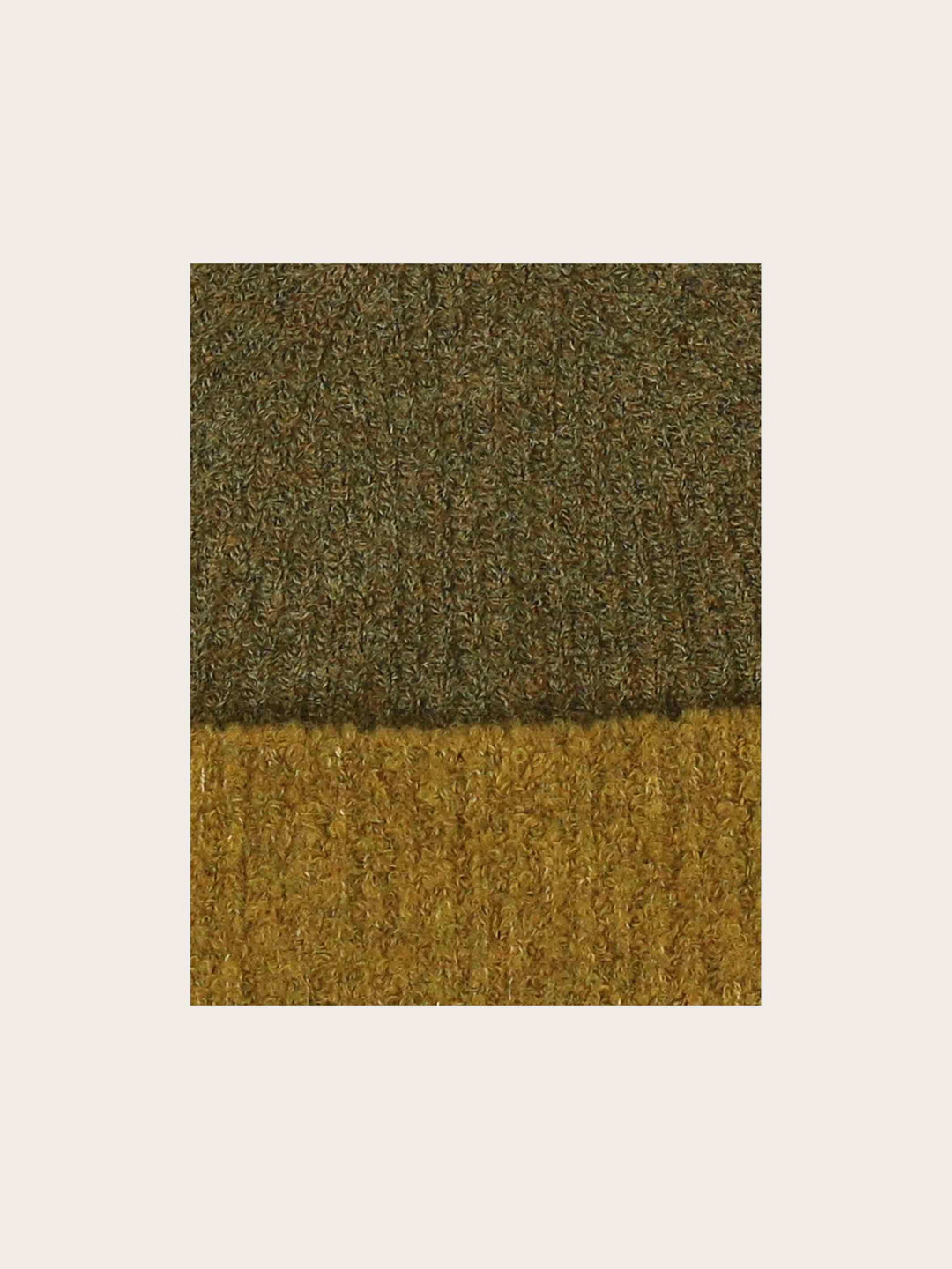 Kuschelige Strickmütze mit farblich abgesetzter Krempe