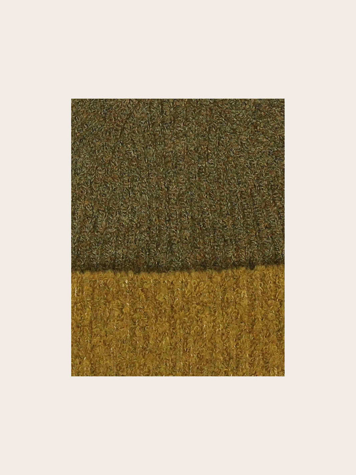 Kuschelige Strickmütze mit farblich abgesetzter Krempe