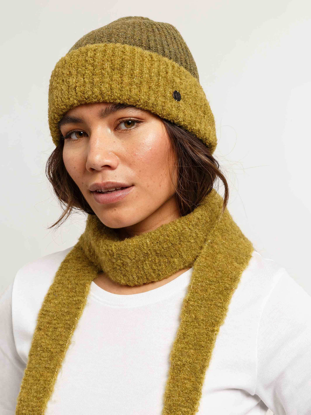 Kuschelige Strickmütze mit farblich abgesetzter Krempe