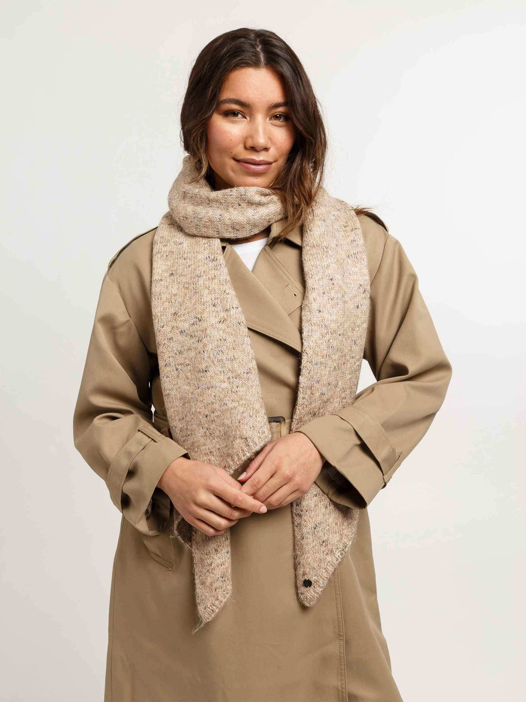 Melierter Strickschal mit Glitzer im Bias Cut