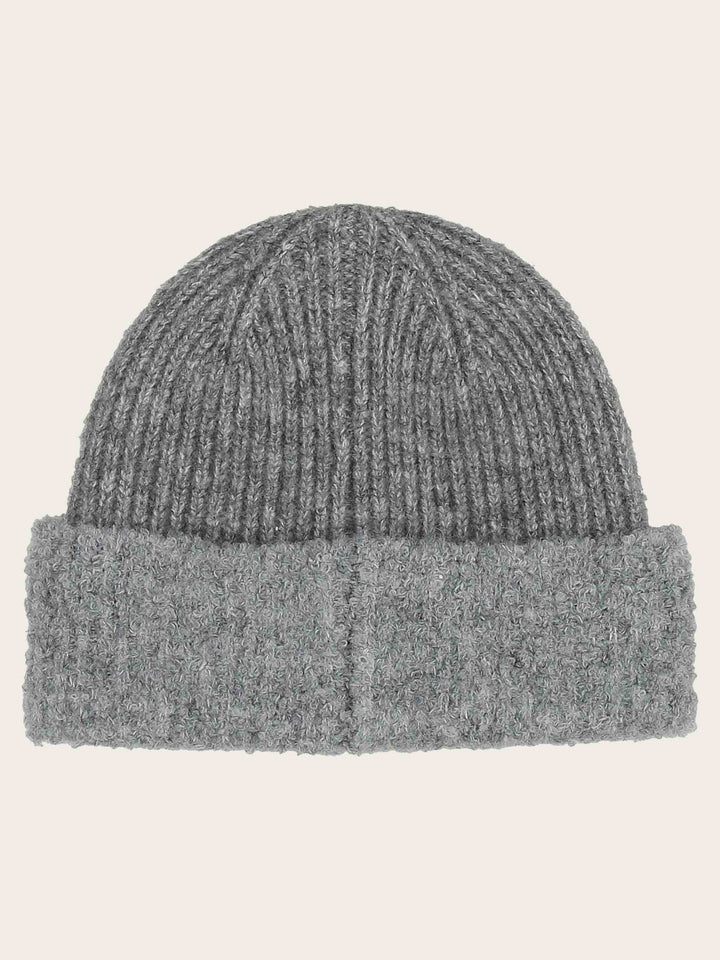 Kuschelige Strickmütze mit farblich abgesetzter Krempe