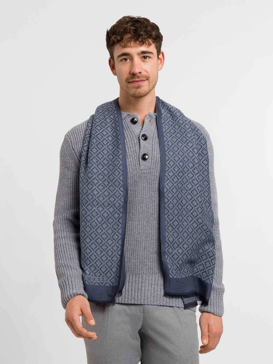 Leichter bugatti Schal mit geometrischem Muster