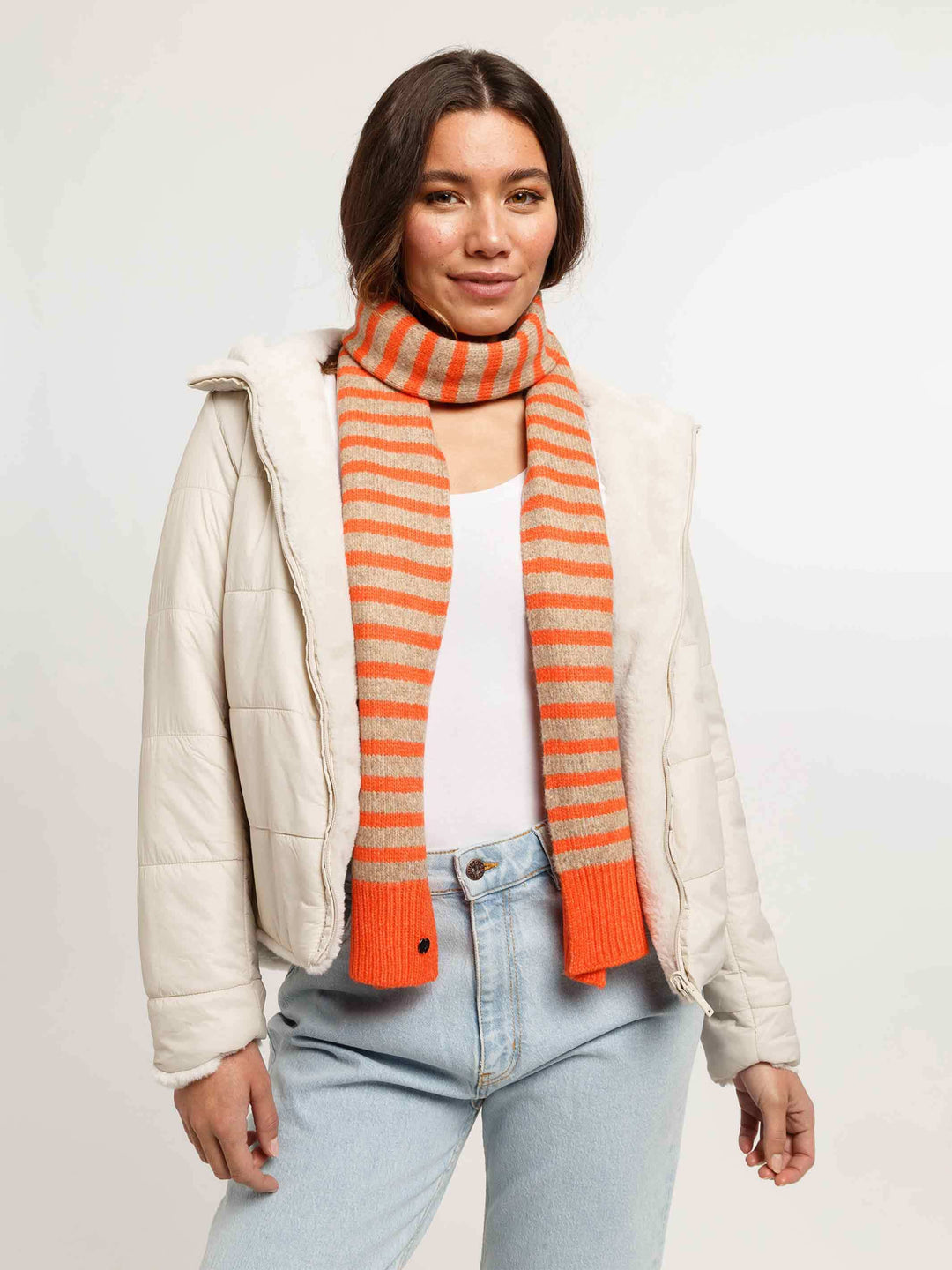 Gestreifter Strickschal mit Wollanteil