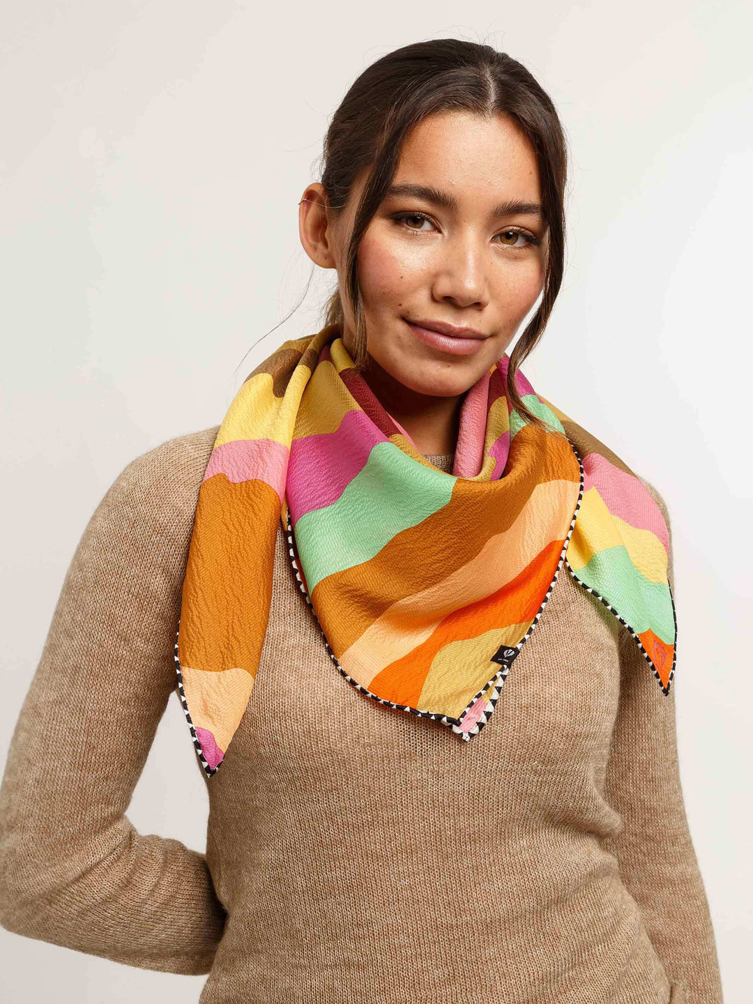 Seidenkrepp-Tuch im Wellen-Design