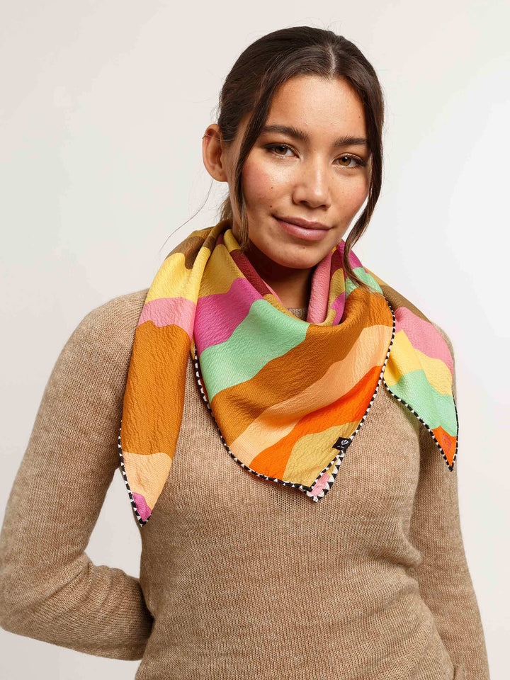 Seidenkrepp-Tuch im Wellen-Design