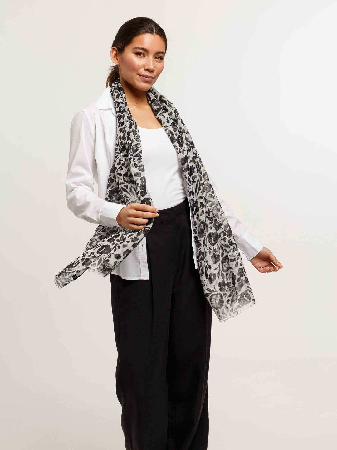 Sustainability Edition - Leichter Schal mit Blumen-Print