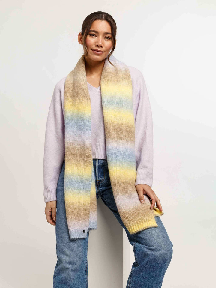 Regenbogen-Strickschal mit Farbverlauf