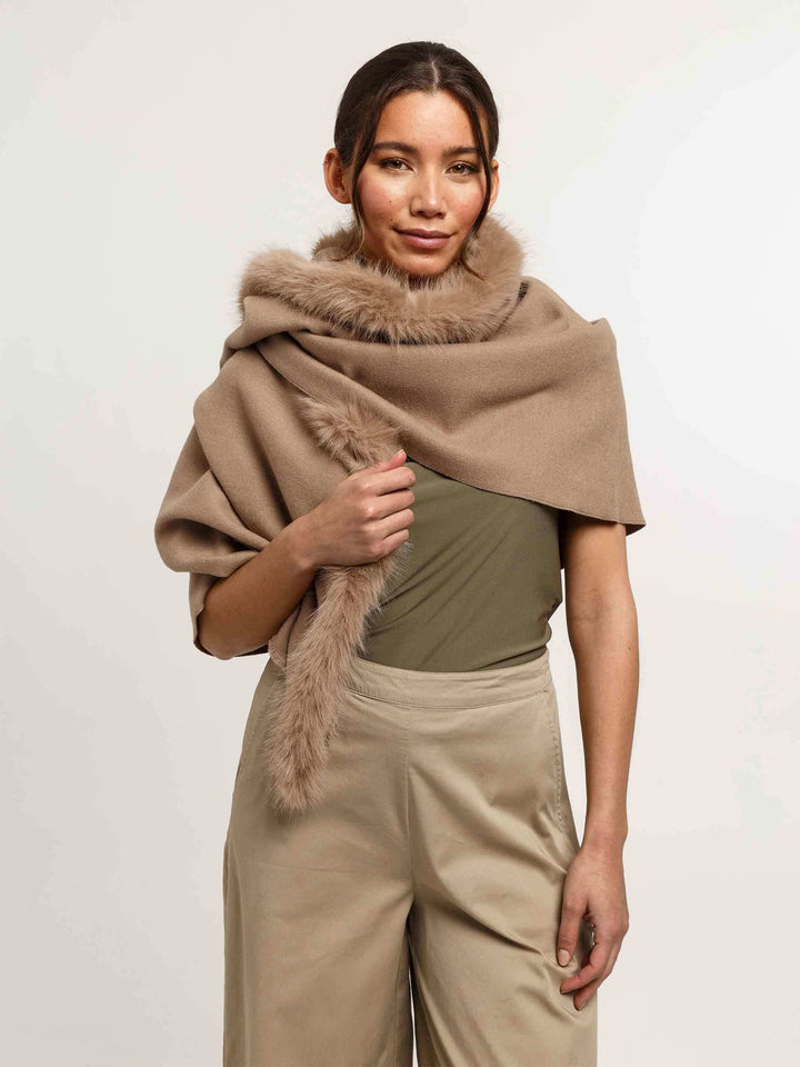 Einfarbiger Poncho mit Kunstfell-Rand