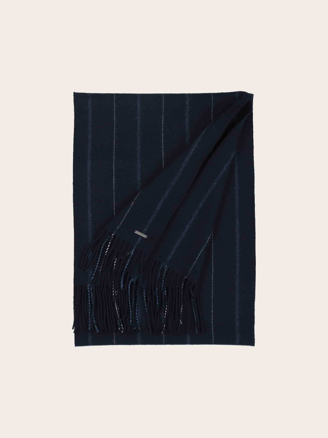 Einfarbiger bugatti Schal mit feinen farblichen Streifen