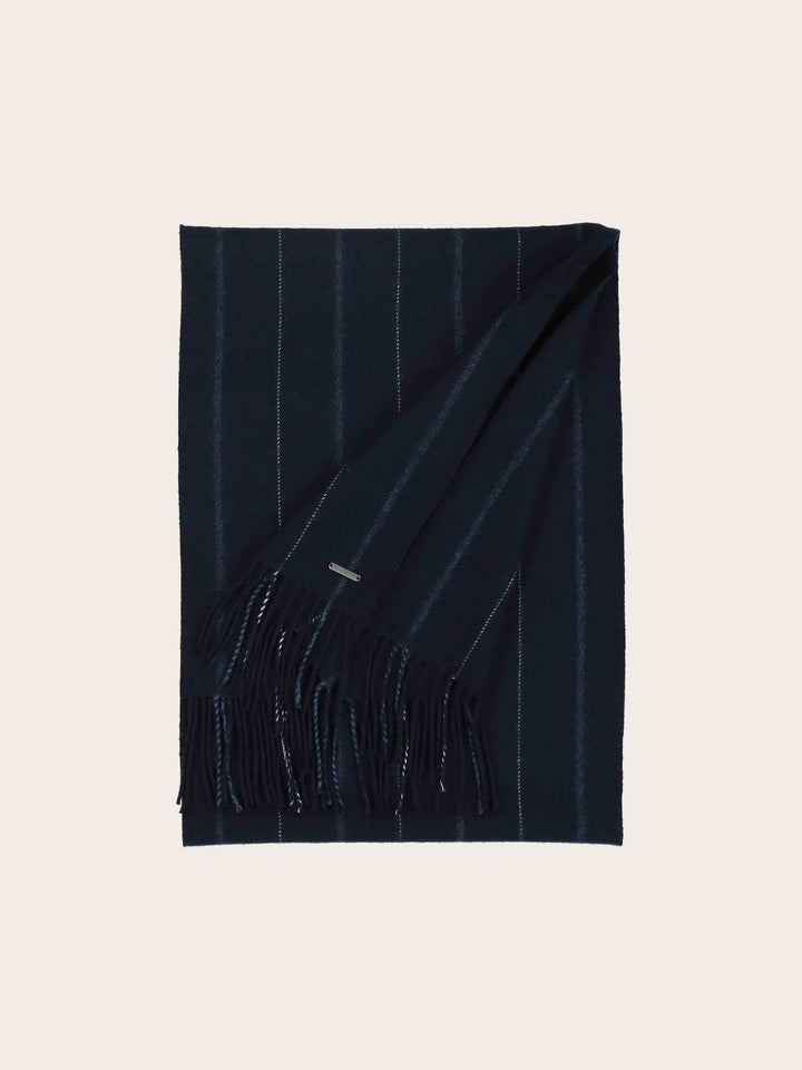 Einfarbiger bugatti Schal mit feinen farblichen Streifen