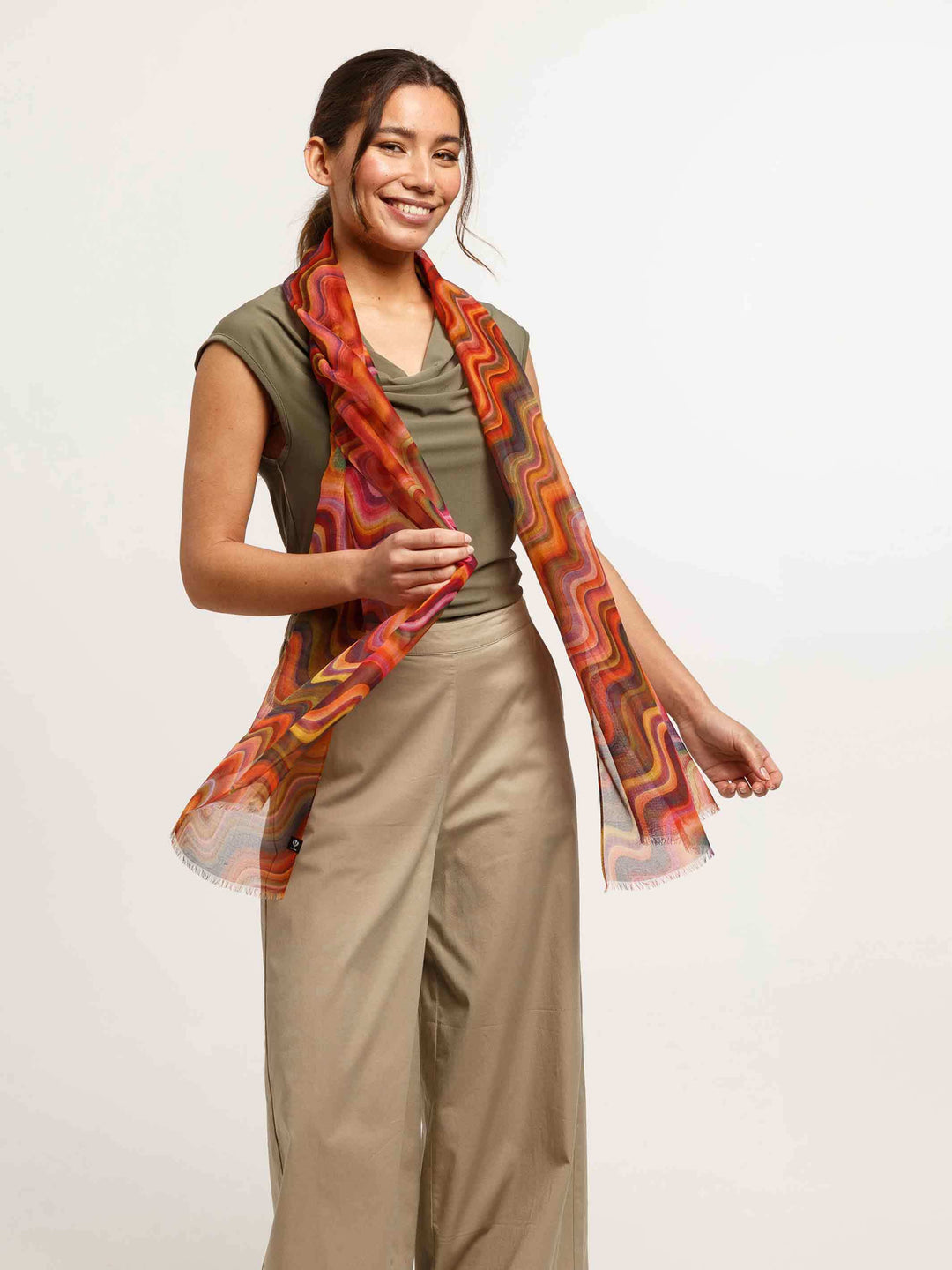 Sustainability Edition - Leichter Schal mit Wellen-Print