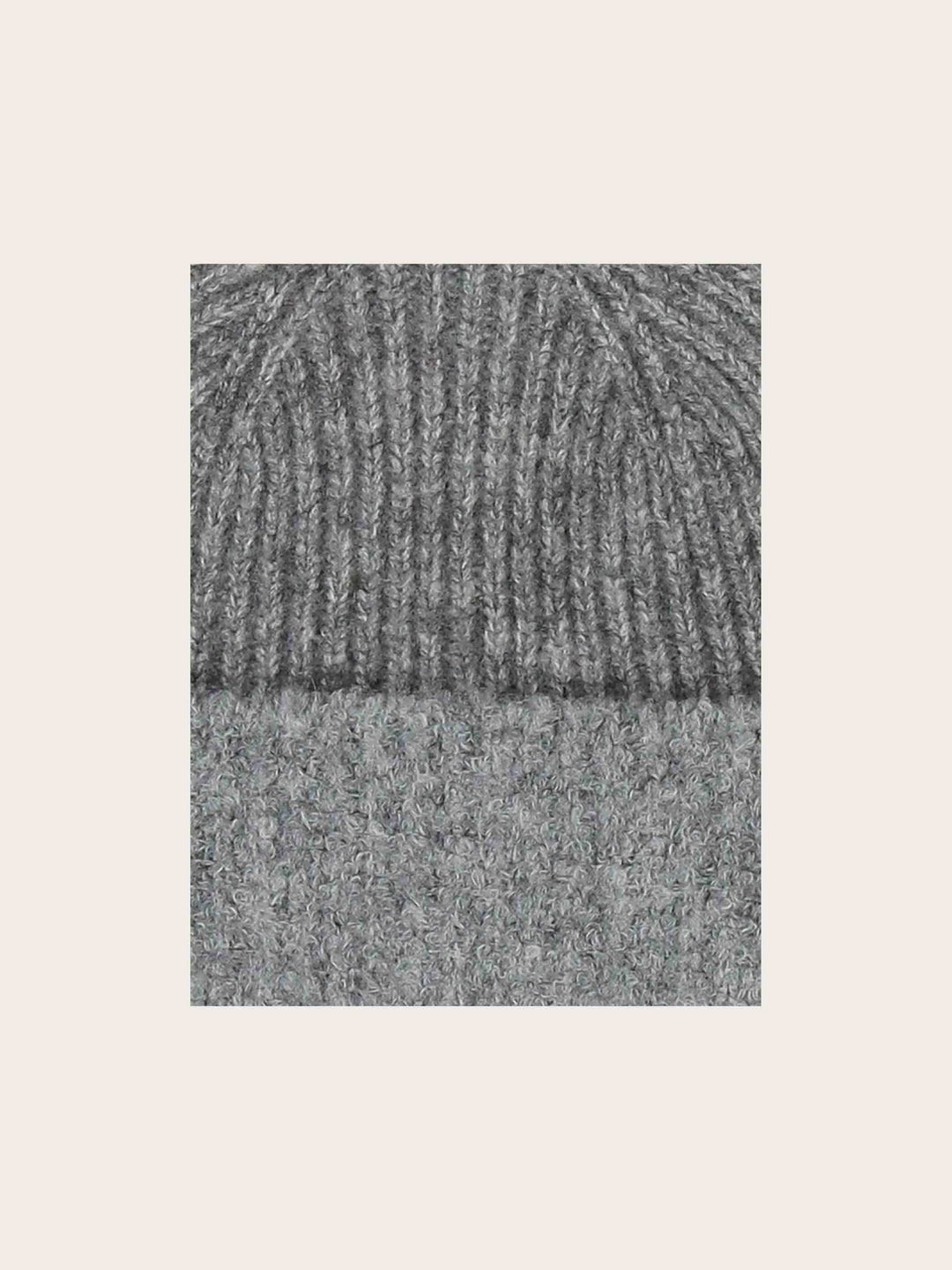 Kuschelige Strickmütze mit farblich abgesetzter Krempe