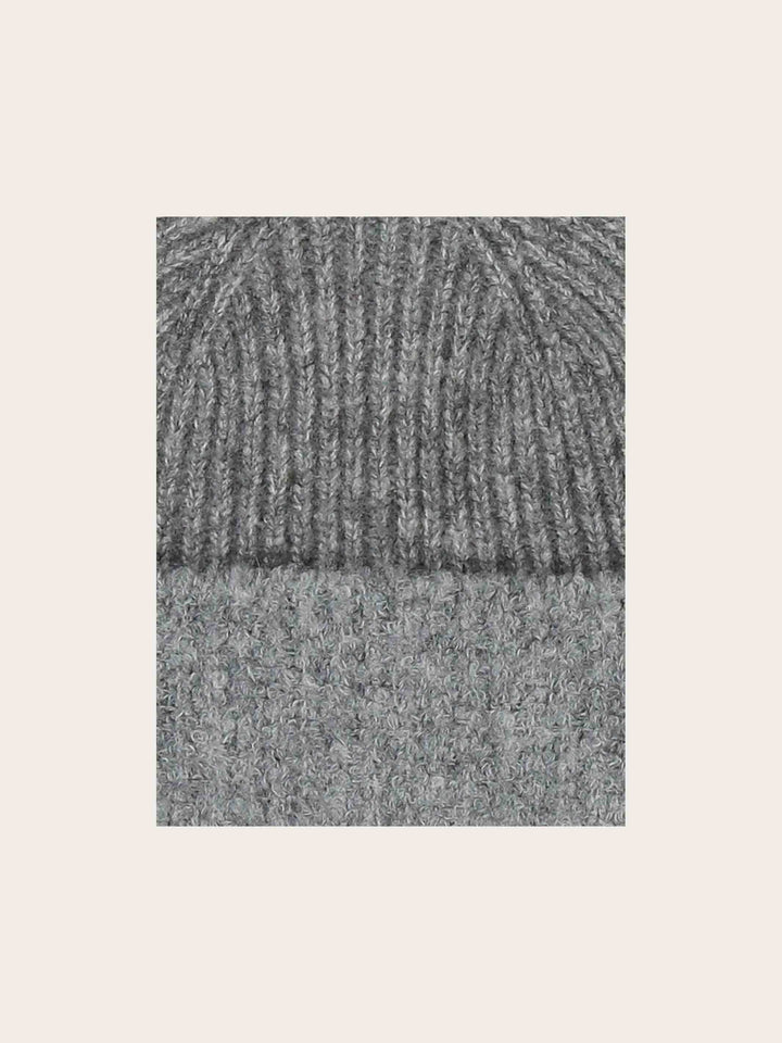 Kuschelige Strickmütze mit farblich abgesetzter Krempe
